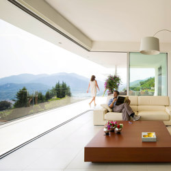 Frameless sliding windows as a corner opening | Window types | swissFineLine